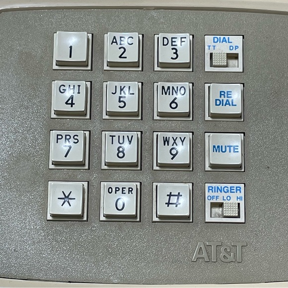 Cool & Fun Vintage AT&T Beige Touchtone Pushbutton Desk Phone - Picture 2 of 7
